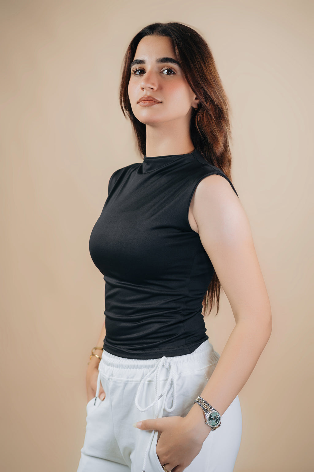 HIGH NECK SLEEVELESS