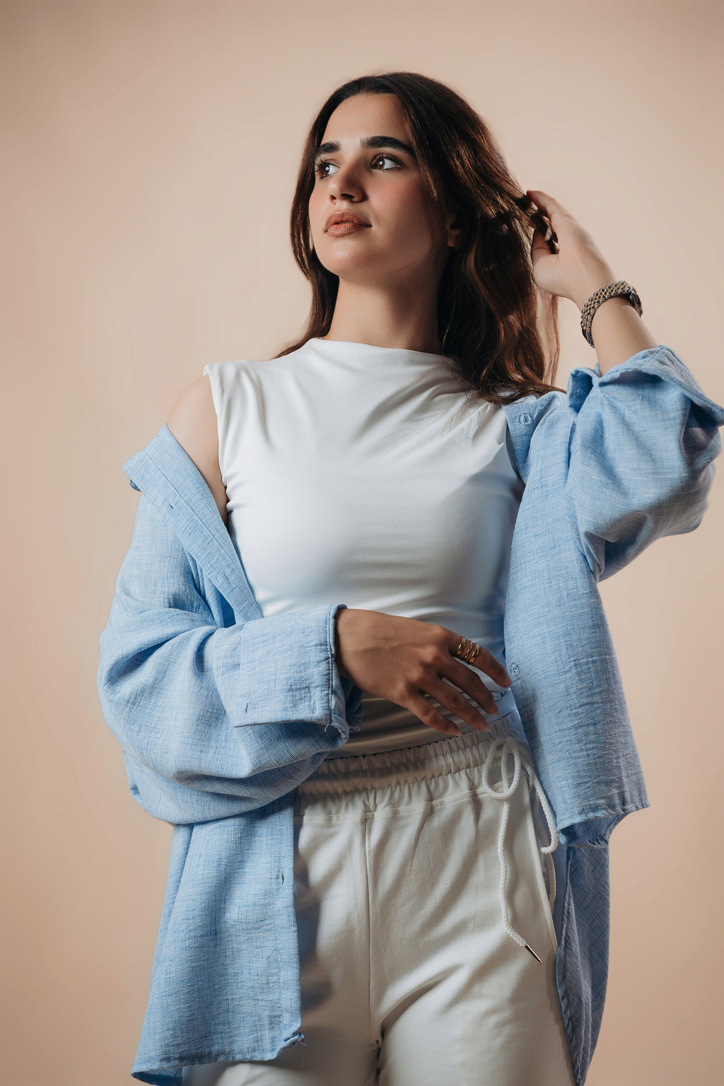 HIGH NECK SLEEVELESS