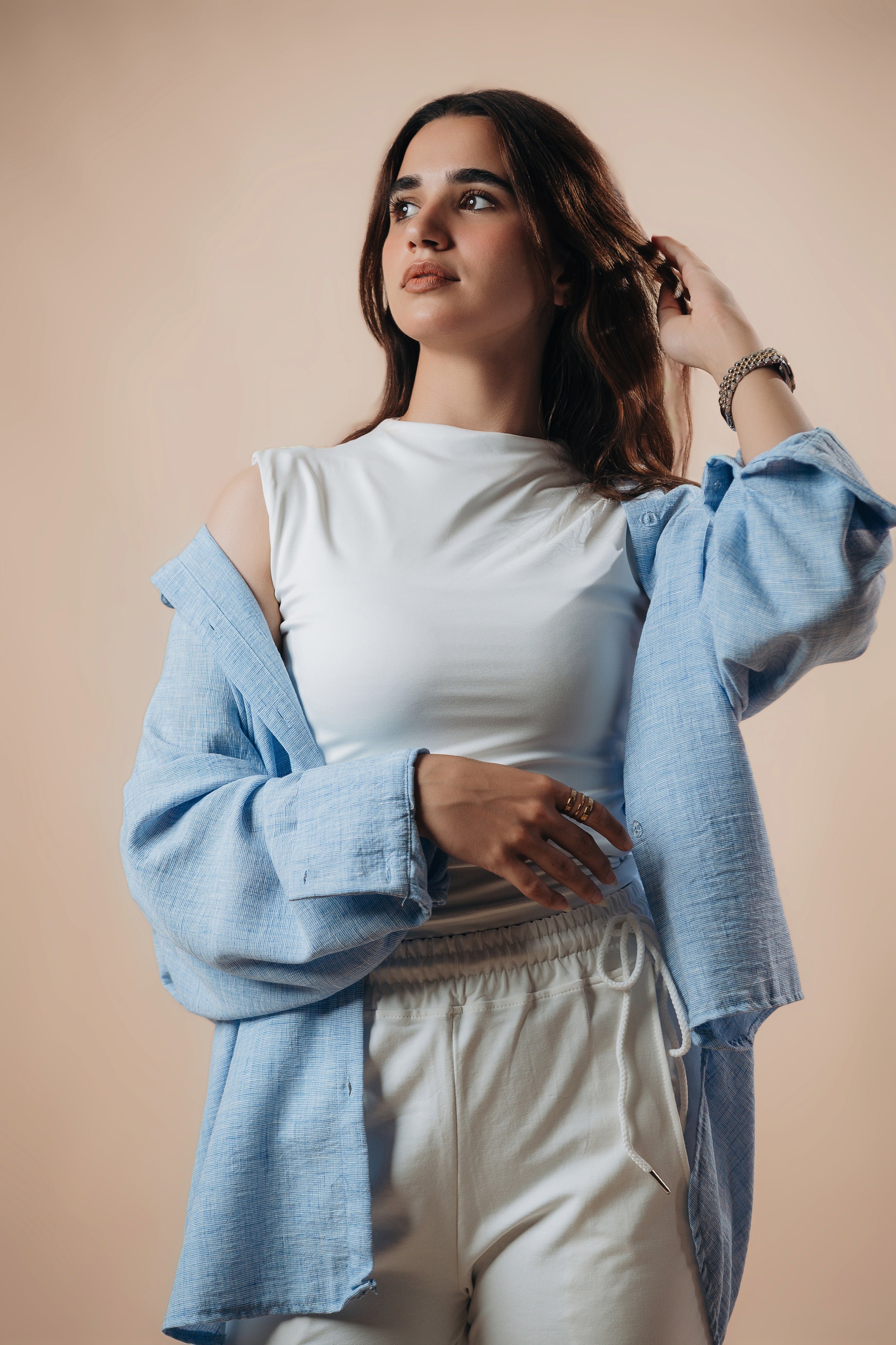 HIGH NECK SLEEVELESS